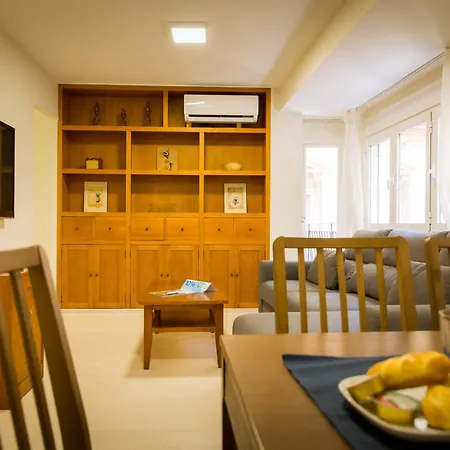 Apartments Holidays2Malaga City Center Apartment *